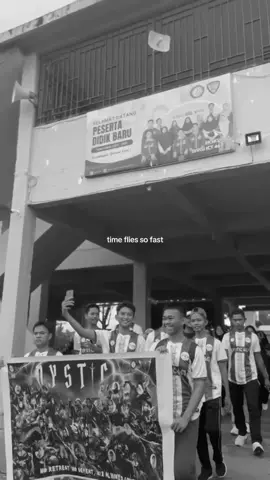 we will miss our high school days🤍 #fyp #moment #lewatberanda #seniorhighschool #foryou 