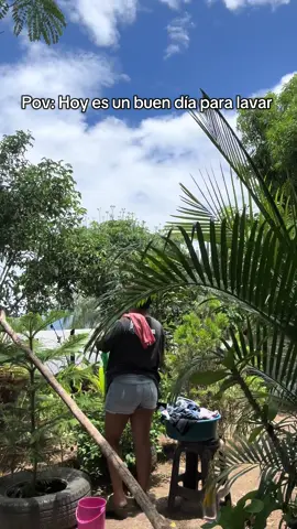 Tan bonito día que hacía. 😭 y procede a llover. #lavar #lavarropa #lavarropasucia🧺🧼 #humor #humortiktok #gracioso #meme #memecut #lluvia 