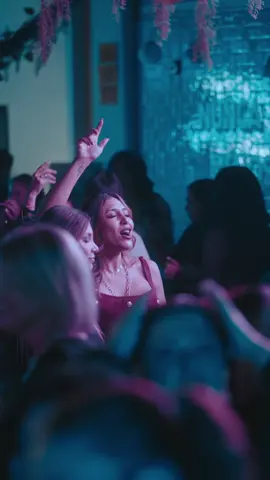 Así se ve el despecho cuando se canta con el corazón y una copa en la mano. 🥂❤️‍🔥