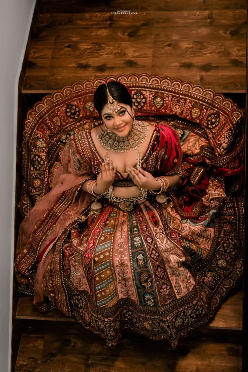 ❤️😫 Indian tradition in Sri Lanka India is a beautiful country that creates patterns. When a Sri Lankan bride dresses up as an Indian for the second day, there is a special beauty in it.        Ceylon Bridel & Luxury Sarees 😍 Bridel Kandyn Fitton Ceylon Bridel & Luxury Sarees      🥻🪡 Bridel Kandyn Dress Rental Collection   ❤️🫶 ❤️Starting 20000 ඉදලා ලෙහෙන්ගා තියෙනවා ඔයාගේ Bujets එකට ශොප් එකට ඇවිත් බලලා selecte කරගන්න පුළුවන් . ❤️Starting 20000 ඉදලා Bridel kandyn තියෙනවා *Appointment එකක් අනිවාර්යයෙන් අරන් එන්න .  😍එන්න කලින් දවසේ කෝල් කරලා එන දවසට ඇදලා බලලා Final කරගෙන Advance කරලා ඔයාගේ date එක book කරගන්න පුළුවන් .    * බලලා ගිහින් පස්සේ book කරන්න හෝ Online Book කරන්න හැකියාවක් නැත.     * Dress එක බලන දවසේම එය Confim නම් Advance කරලා ඔබේ දිනයට වෙන් කරවාගන්න හැකියාව තියෙනවා. 🧡එක Bride කෙනෙක්ට එක Appointment එකක් පමණක් දෙන නිසා ඔබට appointment එක ලැබෙන දිනයෙදි ඔබට අවශය ඇදුම වෙන් කරවා ගන්න 🧡First fitton rent සදහා පැමිණෙන අය තම්න්ට ඩිසයින් කරගන්න අවශය Dress Cord එක සහ ඒ පිලිබද ජායාරූප තිබේනම් අපගේ whatapp අංකය වෙත එවා මිල ගණන් කතා කරගෙන ආයතනට පැමිණෙන්න . ❤️ Address No 153, Ganahena Battaramulla