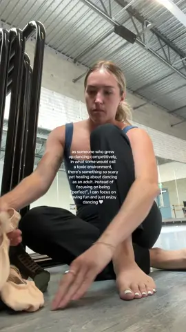 taking dance classes as an adult >> #dancetok #adultdanceclass #hobbiesinyour20s #dancerlife #dancersoftiktok 