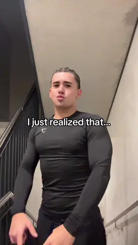 Wenn du eine schlechtere Form hast als @Sini Mini hast du kein rede recht … Werde Elite Athlet in 90-Tagen Link in meiner Bio 🔗🏋🏿‍♀️ #f#fyf#fypf#fypシv#viralm#motivation   