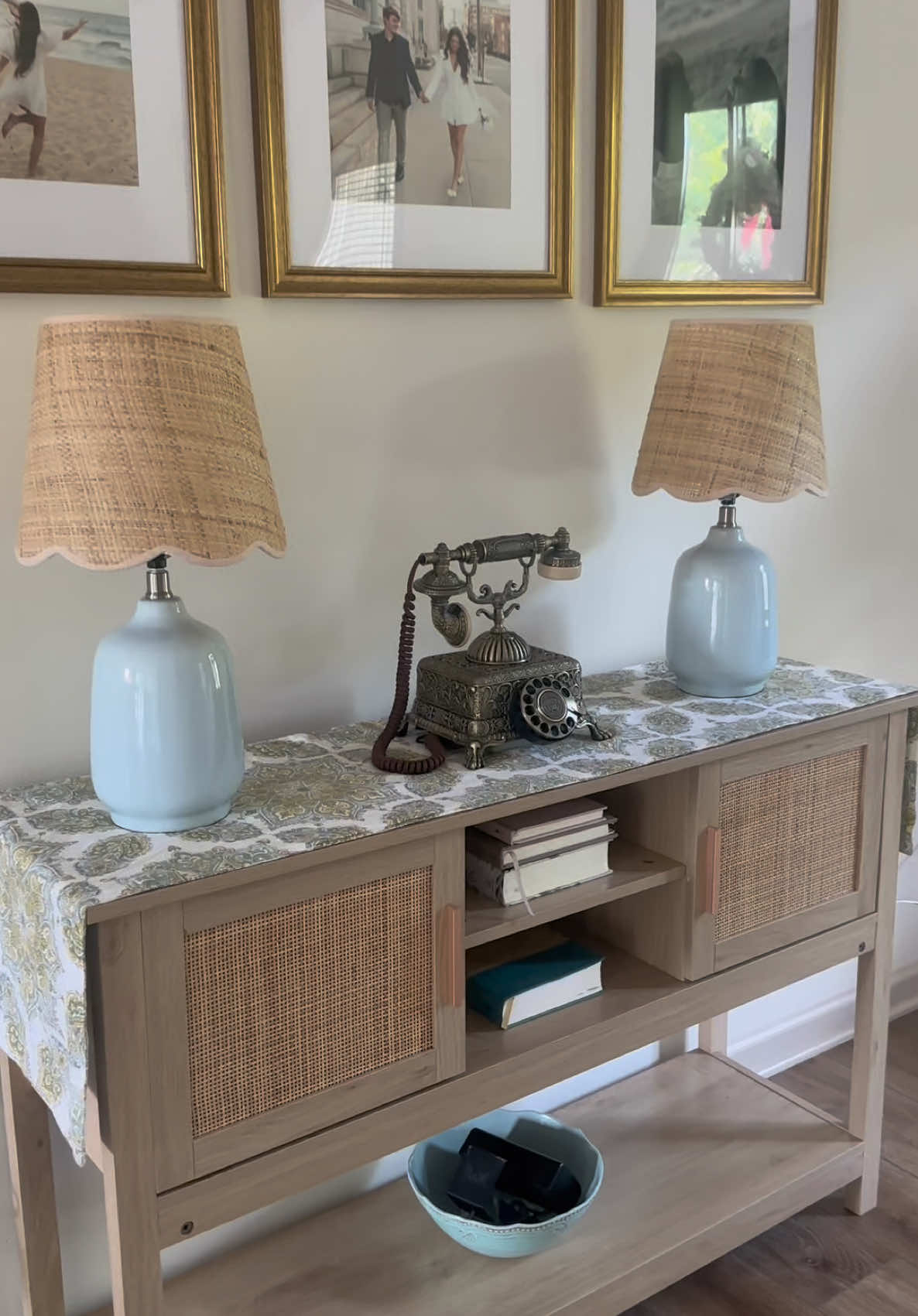Entryway inspo 🥰🩵 #southerntraditional #homedecor #hometok #southernhome #grandmillennialstyle #entrywayinspo #southernliving #southernhome #traditionalhome #charlestonhomeanddesign #firsthome 