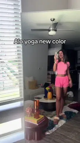 This color stole my heart💘Unboxing the Bubblegum Pink collection!  #AloYoga #BubblegumPink #AloUnboxing #FitInPink #AloStyle #AthleisureVibes #WellnessWardrobe     