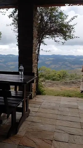 Tudo isso a menos de 2h e meia da capital. Ouro Preto 1h30 Lavras Novas 2h (distrito de Ouro Preto)  Serra do Cipó 2h20 Gruta da Lapinha 1h