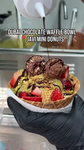 Dubai vibes in every bite 🇦🇪🍓 This isn’t dessert… it’s an experience. Would you devour this chocolate-loaded beauty? 🍫🍓 