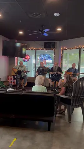 Always enjoy some live music! #localband #livemusic #saturdaynight #weekend #fouryoupage #fypシ゚viral 