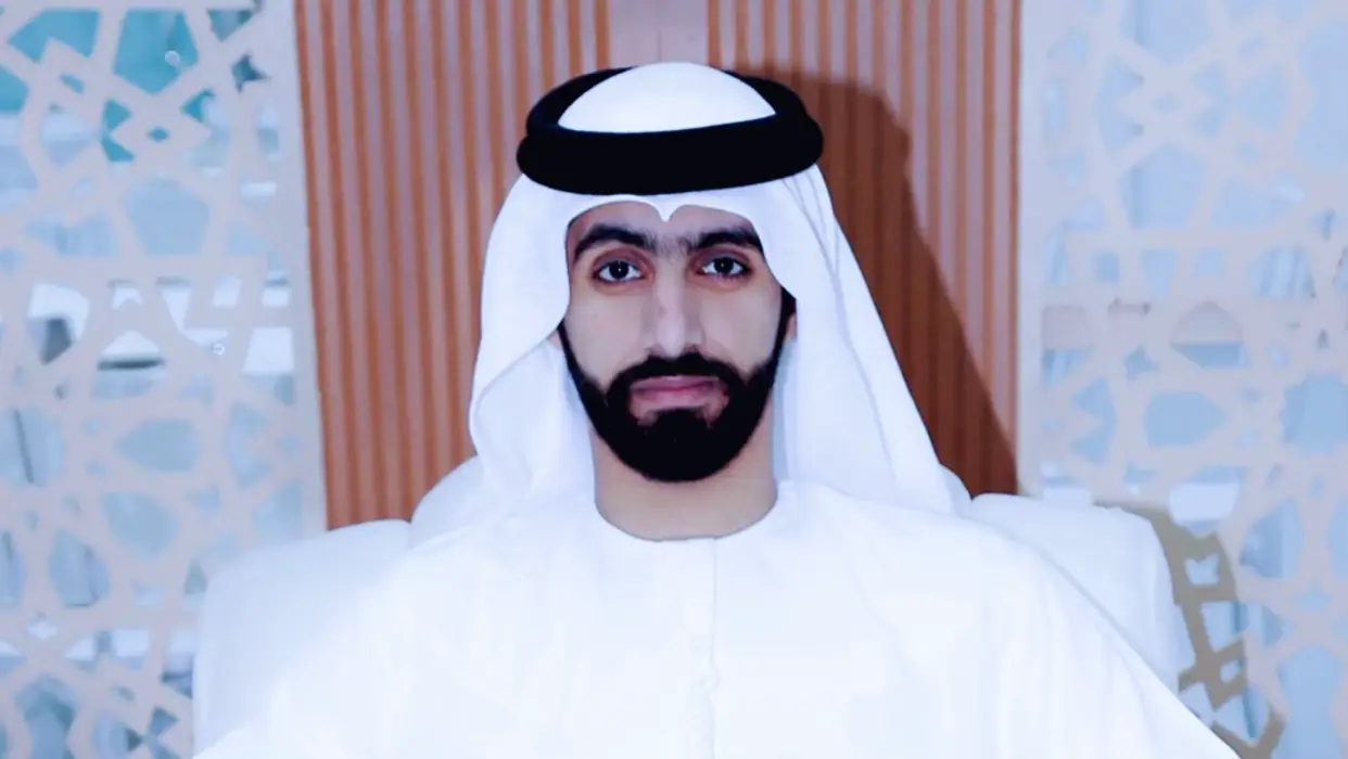 بعض السوالف لبسوها شراعي  مقعادها في بيت اهلها فضيله  يالله يارافع سماك ارتفاعي ‏مدك ولا مد اليدين البخيله ‏انا لياضاقت علي المساعي ‏اشكي على راع العطايا الجزيله