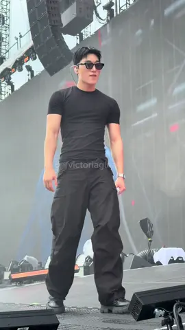 HE WAVED AT MEI KASJSIEJ  #san #choisan #ateezsan #sanateez #ateez #atiny #kpopconcert #wrigleyfield #sanedit #sanvideos #ateezvideos #fyp #kpop #inyourfantasytour #ateezinchicago #ateezinwrigleyfield #ateezinyourfantasy #goldenhour_pt3 #soundcheck #explore