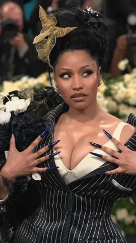 eu amo esse tipo de vídeos, o meu conteúdo vai ser assim a partir de agora. #nickiminaj #barbz4life #barbz #garotadeipanema #lirics #brasil🇧🇷 #corpodourado #olhaquecoisamaislinda #onikatanyamaraj 