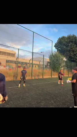 Keeping sharp 🧤⚽️#goalkeepertraining #football #gkunion #Preseason 