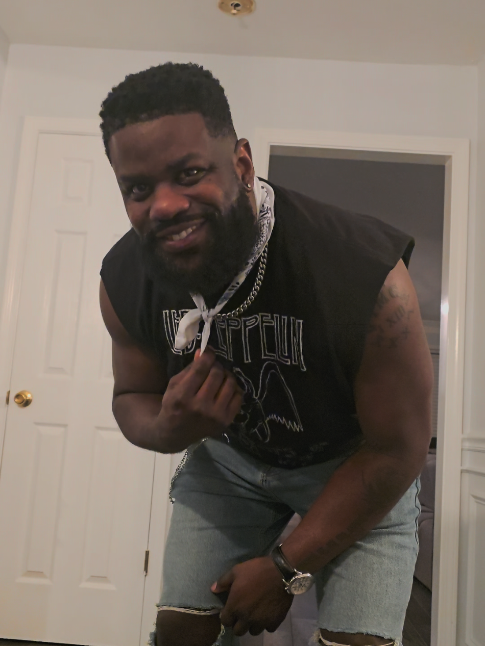 Haters finna say take it off 😅🤣....😔 #ascot  #wearwhatyouwant  #Summer  #cutofftshirt #fashioninspo  #outfitideas  #hankerchief  #atl 