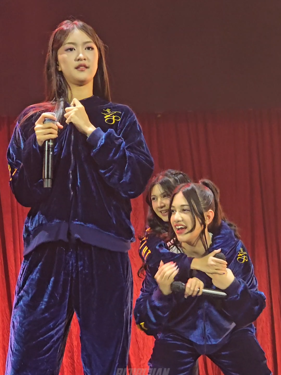 Chelsea gendong Anin JKT48 #jkt48 #fancam #chelseajkt48 #anindyajkt48 