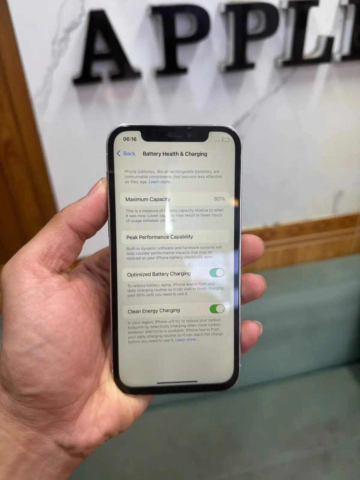 Tên máy        :  12 pro Phiên bản      : KH/A Màu sắc         :  Trắng dung lượng    :   128gb hình thức        : 98 tình trạng       :   Full màn oled Pin                   : 80 giá                   :  5tr3 #xuhuong #xuhuongtiktok 