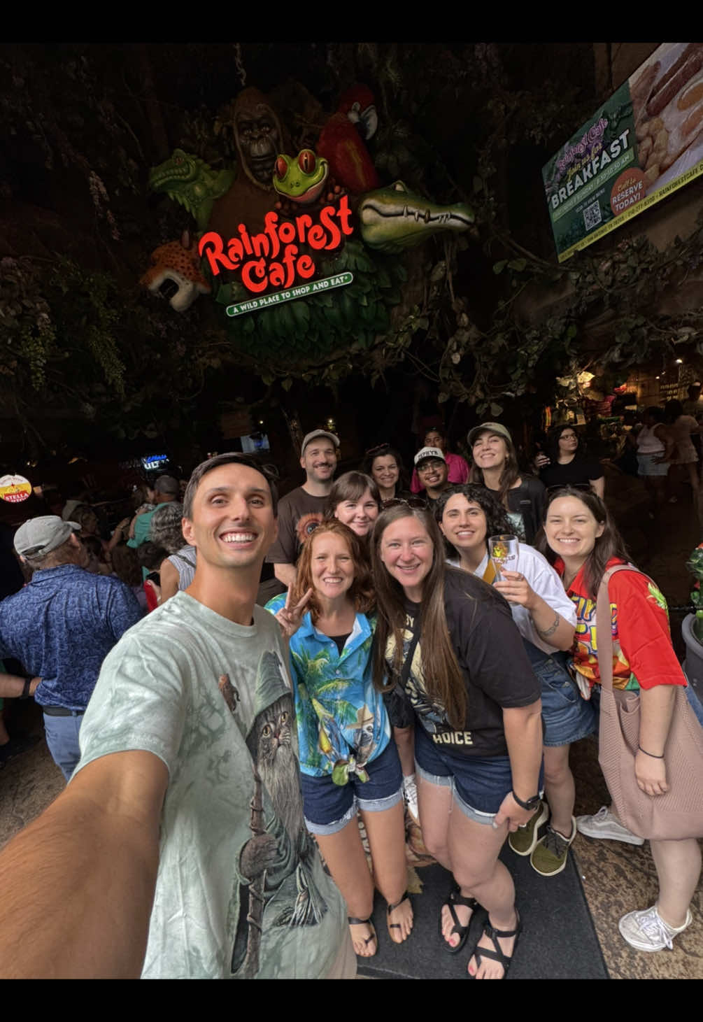 10/10 recommend dressing up and taking your friends to the @Rainforest Cafe  🐸 The amount of looks we got today… 🙈🐍 #rainforestcafe 