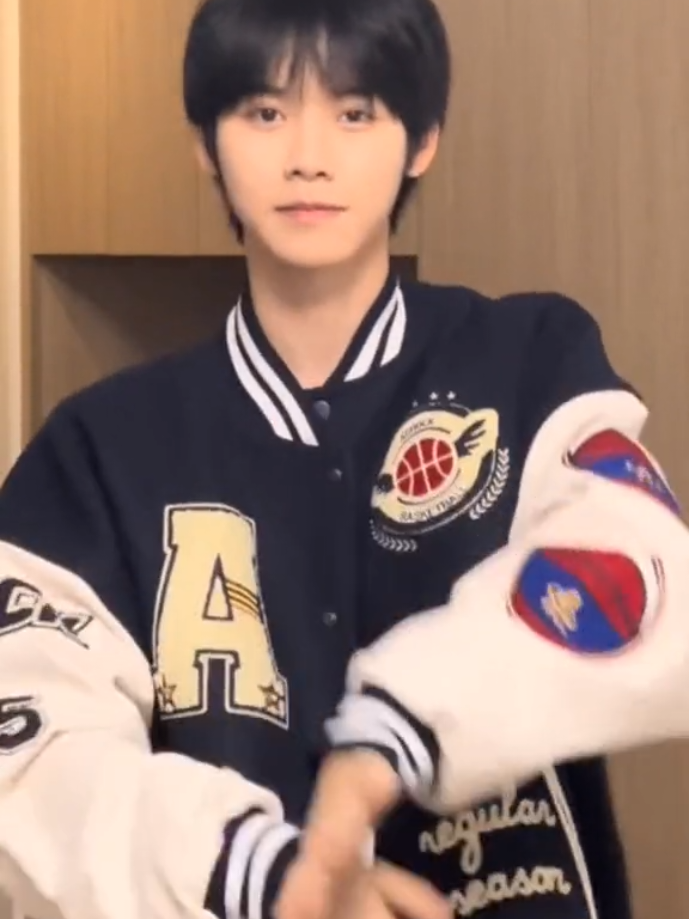 Hello to you. #douyin抖音 #dance #boy #doyun #Koreanboy #hi #face #oldtwonroad 