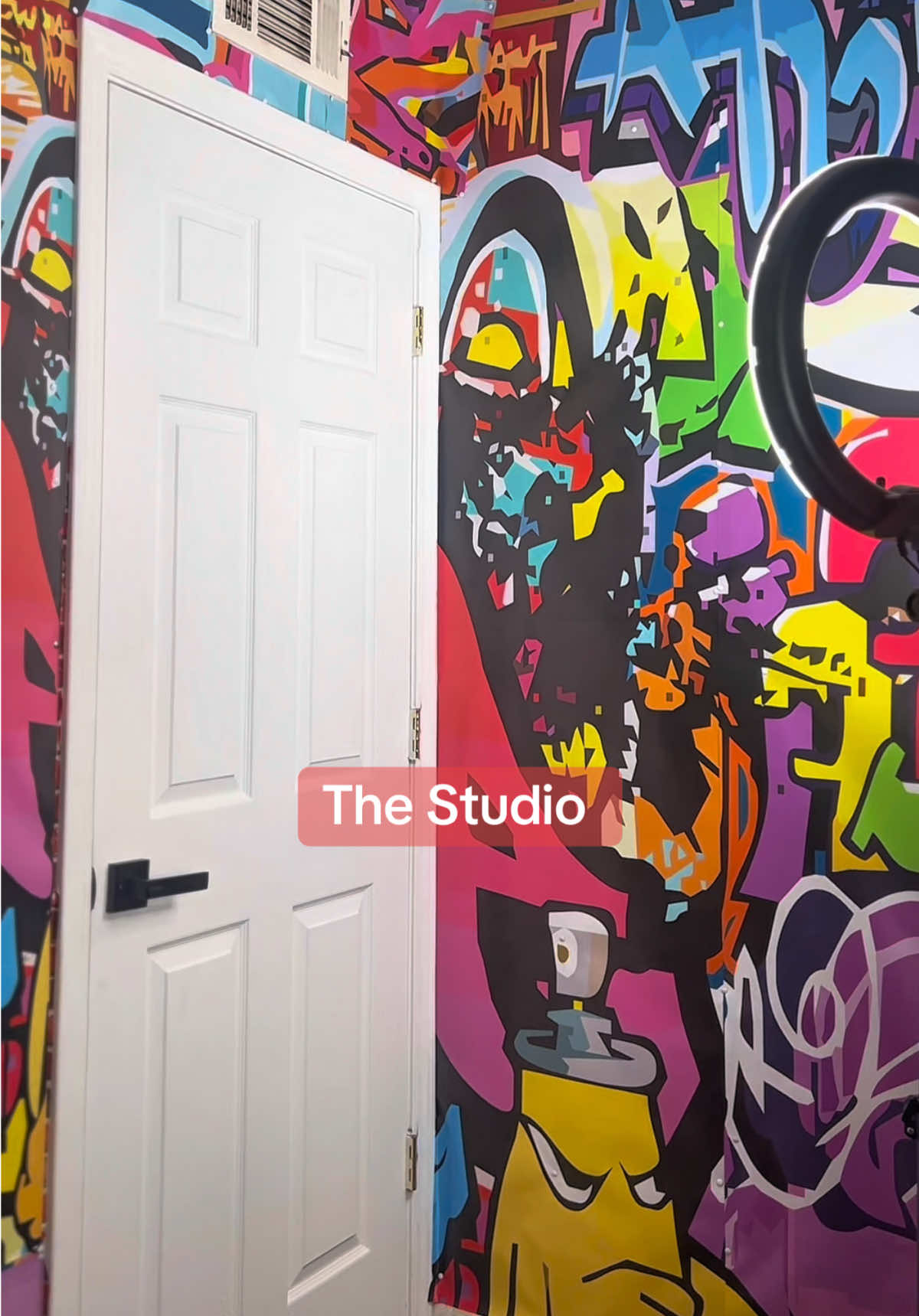 After days of remodeling , WHATS IT GIVING ?!😎