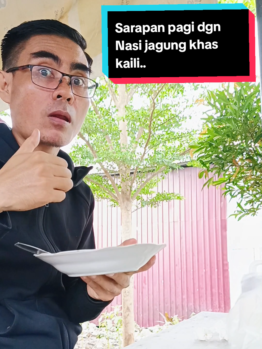 warga palu dan sekitar nya wajib coba nasi jagung ini...masakan sederhana tapi enak..sarapan pagi jangan itu2 saja, sekali2 coba makan nasi jagung khas Kaili ini...untuk alamat saya sudah spill di akhir video ya..jangan lupa untuk selalu support video2 saya, like, koment dan share ke teman2 kalian ya, siapa tau bermanfaat...#nasijagung #nasijagungenak #sarapannasijagung #nasijagungkhaskaili #kulinerpalu #sulawesitengah 