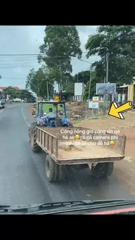 Công nhận xe công nông giờ hiện đại thiệt 😂😂😂