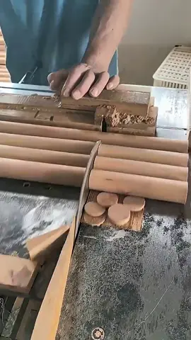 Smooth Round Wood Cutting Process.. #woodworking #woodjoints #woodworker #wood 