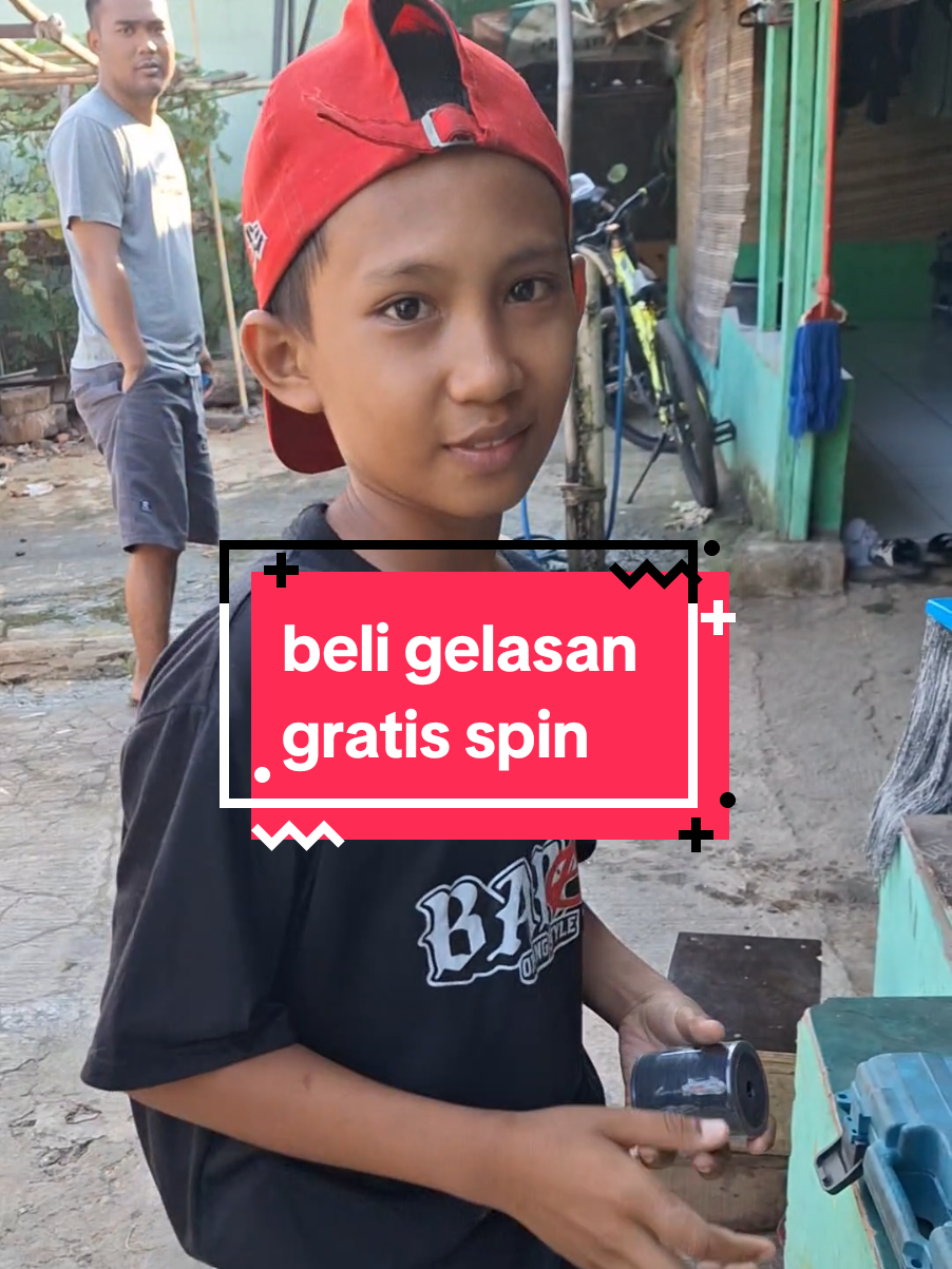 sekarang giliran gelasan hampir dapat bonus layangan 😁 #katapangoyag #katapangsquad #games #spin #komunitaskelayang #layanganbesar #layanganaduan#giblurgarut #layanglayang #layangan110 #layangan115cm #gibrigulur #kelayangpontianak #komunitaslayangannagaindonesia#layanganganviral #layanganjepret #layangangarut #layangantasik #layanganbandung