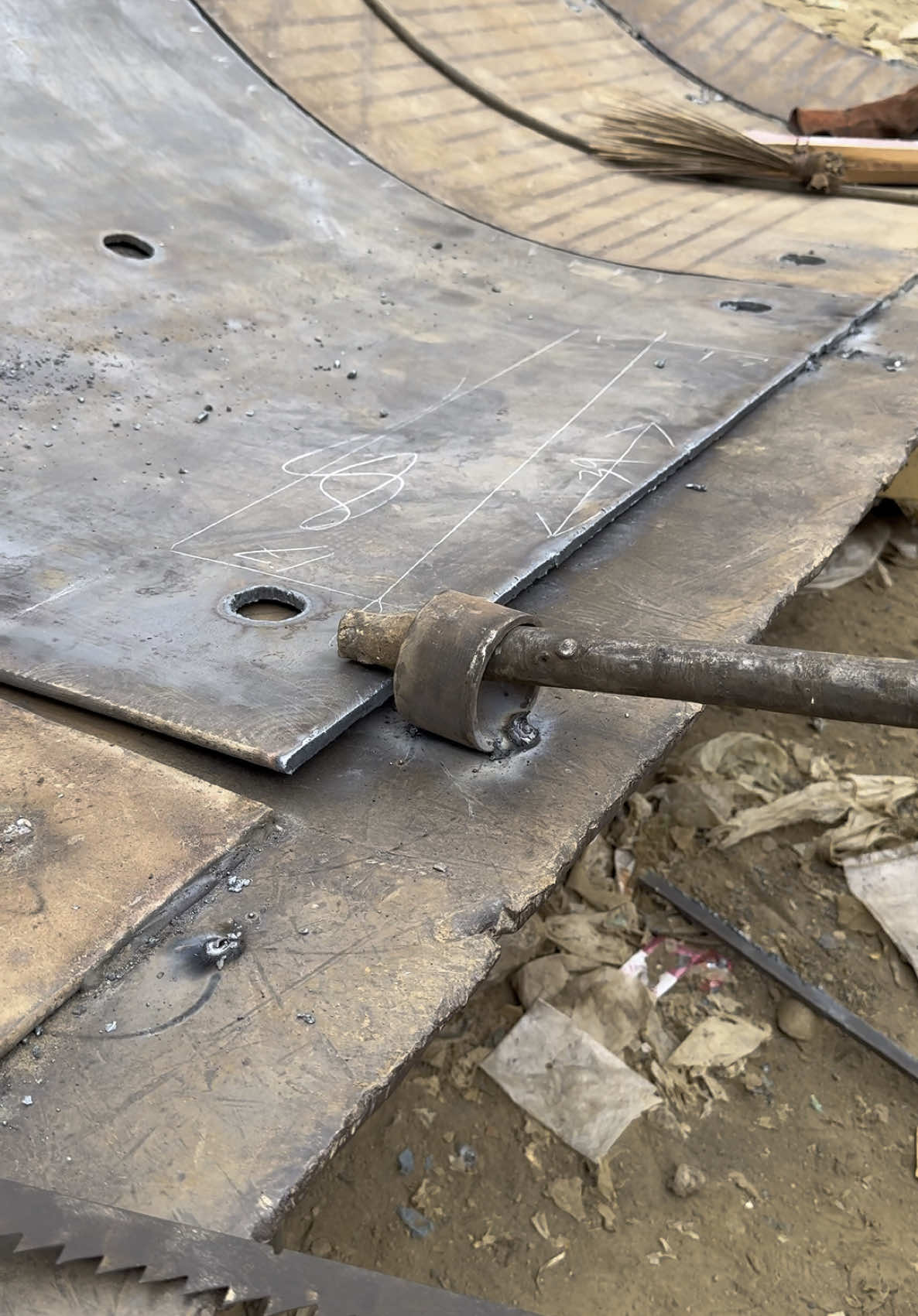 Very easy adjustment iron plate with hands and steel bar #youtubeshorts #weldingtools #fyp #topweldinlife 