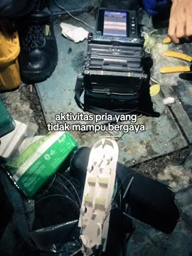 liatin orang orang yg sw nya nongkrong fi cafe