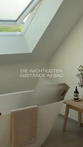 Beim Bad planen denkt man oft an Fliesen, Armaturen und Farben – aber die richtigen Abstände machen den Unterschied zwischen einem praktischen, gemütlichen Raum und einem, in dem man sich ständig eingeengt fühlt. Deshalb ist es so wichtig, schon früh auf genügend Platz rund um Waschbecken, Toilette und Badewanne zu achten. 🛁🫧 #badezimmer 