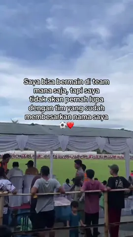 Jangan pernah lupa dimana kalian di besarkan ⚽️❤️🫶 #storybola #pemainbola #hobibola #balbalan #katakatasepakbola #foryoupage #fyp 