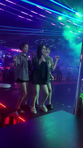 3 em này nhảy cuốn thế nhở @@ #f6clup_taichung_taiwan  #nghệan37 