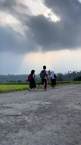 Silih asih, silih asah jeung silih asuh⛰️🍃🌳#alam #tasikmalaya #fyp #urangsunda 