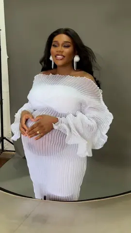Bun in the oven! Baby on board☺️☺️ Dress@Suzel_fashion   #suzelfashion #pregnancyshoot #pregnancyshootideas #pregnancyjourney #maternityphotoshoot #maternityshoot #maternitydress 