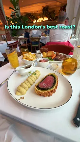 ✨This is Roast Restaurant, a stunning restaurant above Borough Market in the Victorian Floral Hall 🏛️🥂Here you can find classic British dishes that support and celebrate local farmers and producers, served with stunning views the iconic market. As the name suggests it’s one of the best places in London for a Sunday roast, so don’t shy away from classics, including roast suckling pig with mash and Bramley-apple sauce, because it does them brilliantly.   What we ate & loved 😍: 🦪 Grilled Hand-Dived Scallops 🥚 Spinach & Cheddar Scotch Egg 🥩 Signature Shorthorn Beef Wellington 🥩 42-Day Aged Hereford Roast Beef 🍟 Triple-Cooked Chunky Chips with Truffle Oil & Parmesan 🥓 Pigs in Blankets 🍰 Vanilla & Passion Fruit Cheesecake 🍮 Warm Sticky Toffee Pudding   Alongside the à la carte menu, there’s also a great-value Market Menu: 🍴 2 courses for £35 🍴 3 courses for £39 You can also enjoy Dally specials, fresh dishes that change each weekday 🍲🍛   📍 The Floral Hall, Stoney St, London SE1 1TL #london #roast #britishroast #boroughmarket