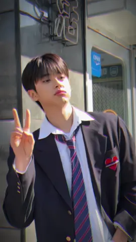 lên cho ae một siêu phẩm: Kim Min-kyu (tiếng Hàn: 김민규, sinh ngày 12 tháng 3 năm 2001) là diễn viên, ca sĩ, MC, người mẫu Hàn Quốc trực thuộc. Minkyu sinh ngày 12 tháng 3 năm 2001, ở Ulsan, Hàn Quốc. Anh có một người em gái nhỏ hơn 2 tuổi. Anh đã từng học tại trường tiểu học Munhyeon, người trung học Hwaam và trường phổ thông Moonhyeon.Hè anh đã từng chuyển đến trường phổ thông Youngdong do nhu cầu công việc.#kimminkyu #xuhuong #김민규 