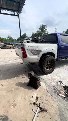 hilux custom and modifiey#ggegarage #snnautopart #offroadracing #irfanimantrading 