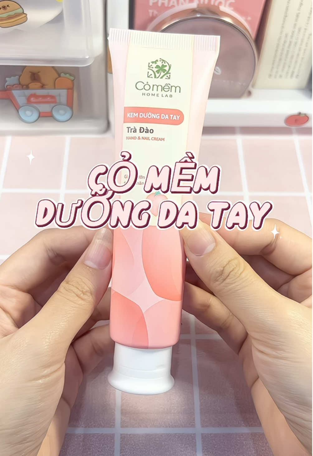 Kem Dưỡng Da Tay Và Món.g Dưỡng Ẩm Mềm Mịn mùi Trà đào Cỏ Mềm 50g ##duongamda##duongdatay##duongmemmuot##kemduongdataychan##duongamtay##comem##duongtay##dakho