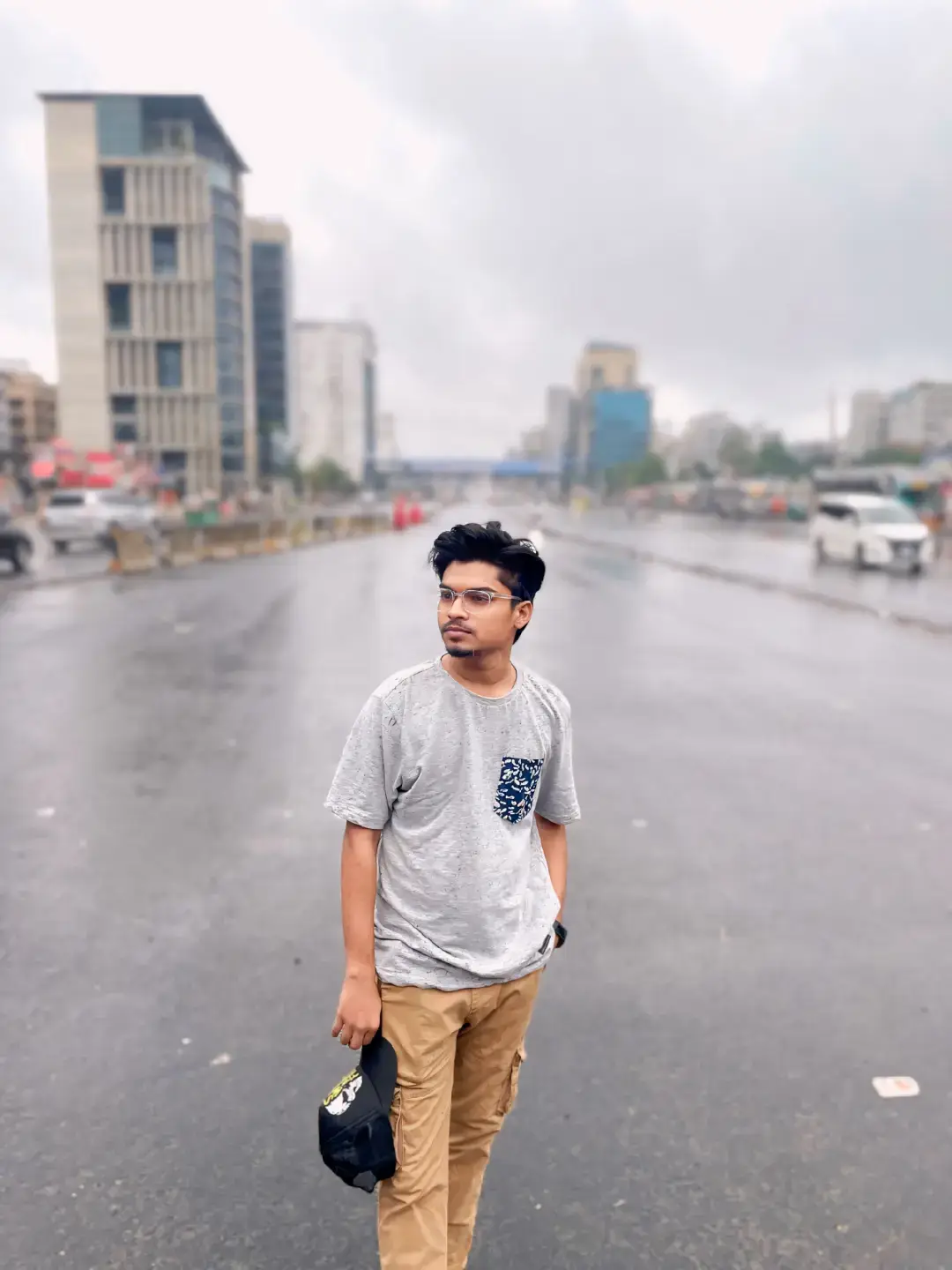 তোমার নামটা এখন আমার প্রতিটা অনুভবে গাঁথা। চোখ বন্ধ করলেই তোমার হাসিটা দেখি, আর মনে হয়—এই তো, তুমি আছো আমার ঠিক পাশে। তোমাকে ভালোবাসাটা কোন পরিকল্পনা ছিল না, হঠাৎ করে একদিন তুমি এসে, সবকিছু বদলে দিলে— জীবনের মানে, সময়ের গতি, আর হৃদয়ের ভাষা। তোমার সাথে কাটানো প্রতিটা মুহূর্ত যেন কোনো এক রঙিন গল্প, যেখানে আমি নায়ক, আর তুমি আমার স্বপ্নের রানী। তোমার হাতে হাত রাখলে মনে হয়, পৃথিবীর সব ভয় দূর হয়ে যায়। তুমি ছাড়া আমার সকাল অসম্পূর্ণ, তুমি ছাড়া রাত যেন এক নিঃসঙ্গ নীরবতা। তোমার চোখের দিকে তাকিয়ে আমি বুঝি— ভালোবাসা আসলে কতো গভীর, কতো শান্ত। আমি চাই, এই জীবনটায় শুধু তোমার পাশে হাঁটতে, ভালোবাসার গল্প লিখতে— যার শেষ হবে না কোনোদিন। চিরদিনের জন্য, তোমার প্রেমে পাগল এক হৃদয়। ---#shaitan #girls #tiktokgirls❤️❤️ #viralTiktokcreator #viral #mytype #TikTokviralcelebrity 