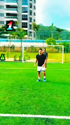 Les dribbles magics #Football #freestylefootball #footballtiktok #dribble 