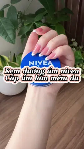 Muốn hạn chế nếp nhăn thì phải dưỡng ẩm nha mấy bà #kemduongdatay #kemduongtay #kemtay #duongam #kemduongam #chamsocda #lamdep 