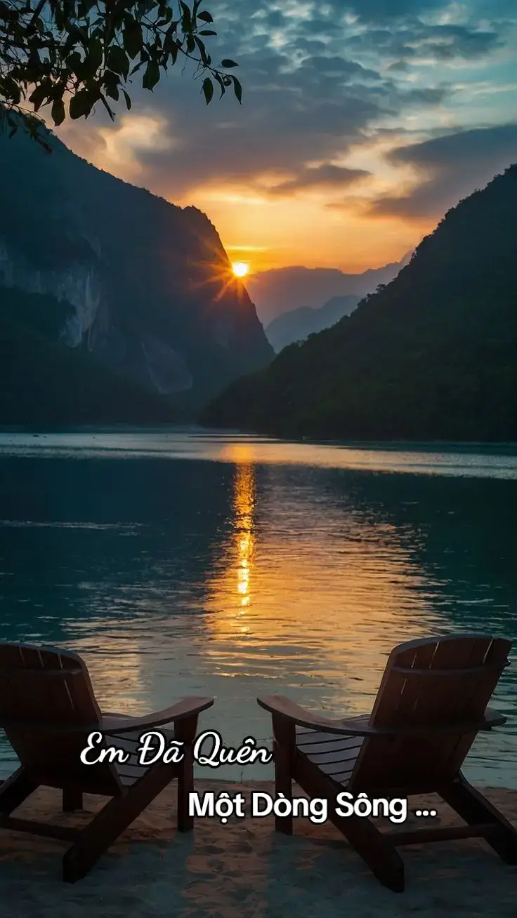 Người tình trong mơ ấy,có thể là ảo ảnh,là giấc mơ anh thêu dệt từ những khát khao yêu thương chưa trọn. Nhưng cũng là phần đẹp nhất trong tâm hồn anh,nơi chưa bao giờ anh thôi hi vọng, thôi chờ đợi điều tử tế sẽ đến, sau những năm tháng chông chênh...(st)