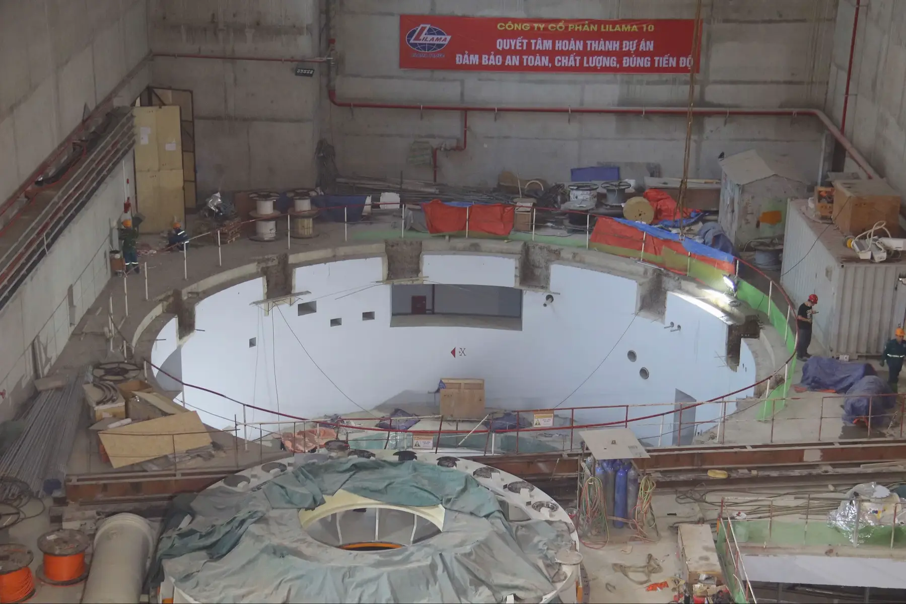 Những hình ảnh mới nhất từ công trường Nhà máy Thủy điện Hòa Bình mở rộng ghi lại nhịp thi công hối hả, quyết tâm bám tiến độ của đại dự án năng lượng quốc gia. #nhamaythuỷđiện #hoàbinh #tiktoknews #baocongthuong 