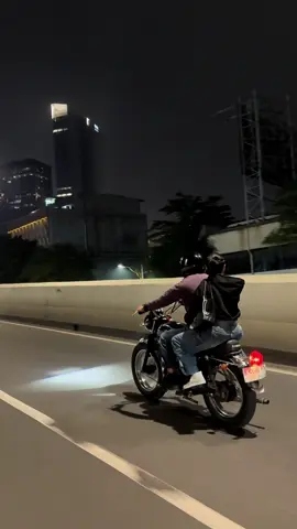 Your the on 💕 #nightride #brithisstyle🇬🇧 #kawasakiw175 