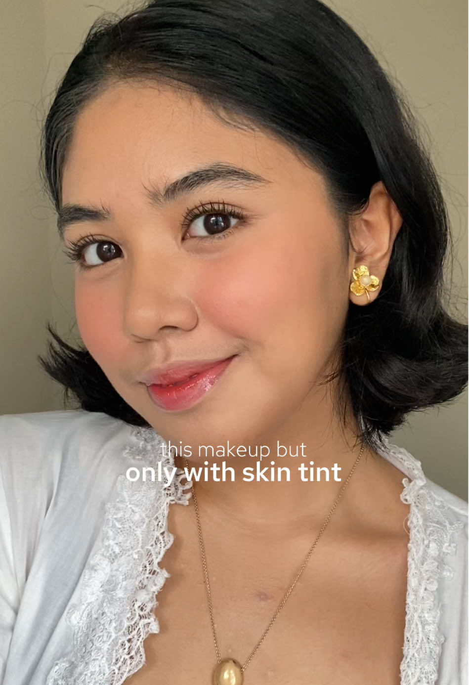 ini skin tinttt reaall ringan bangeettt tp tetep coveragenya lumayann🙂‍↕️👌🏼 dan untuk skin tint dia ngesetnya cakep bgt sih… also the BLUSHHH SHADEEE me love💗💗💗💗 #skintint #esqaskintint #makeup #esqa