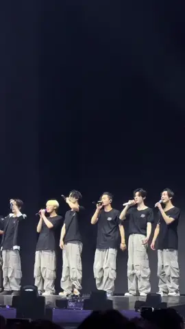 The group bowed because they were always struggling before, now they are very famous, oh my.jungwon #fypシ゚viral #enhypen 