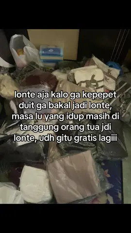 Lu ngatain gue murahan tapi gak ada bukti saya gomong begini karena saya punya bukti yang kuat anda mau bukti dm saya😙 nentar saya kirim foto nya sama video nya yang lagi ehmm itu🙊 #katakata #sindiran #murahan #lewatberanda #fyppppppppppppppppppppppp 