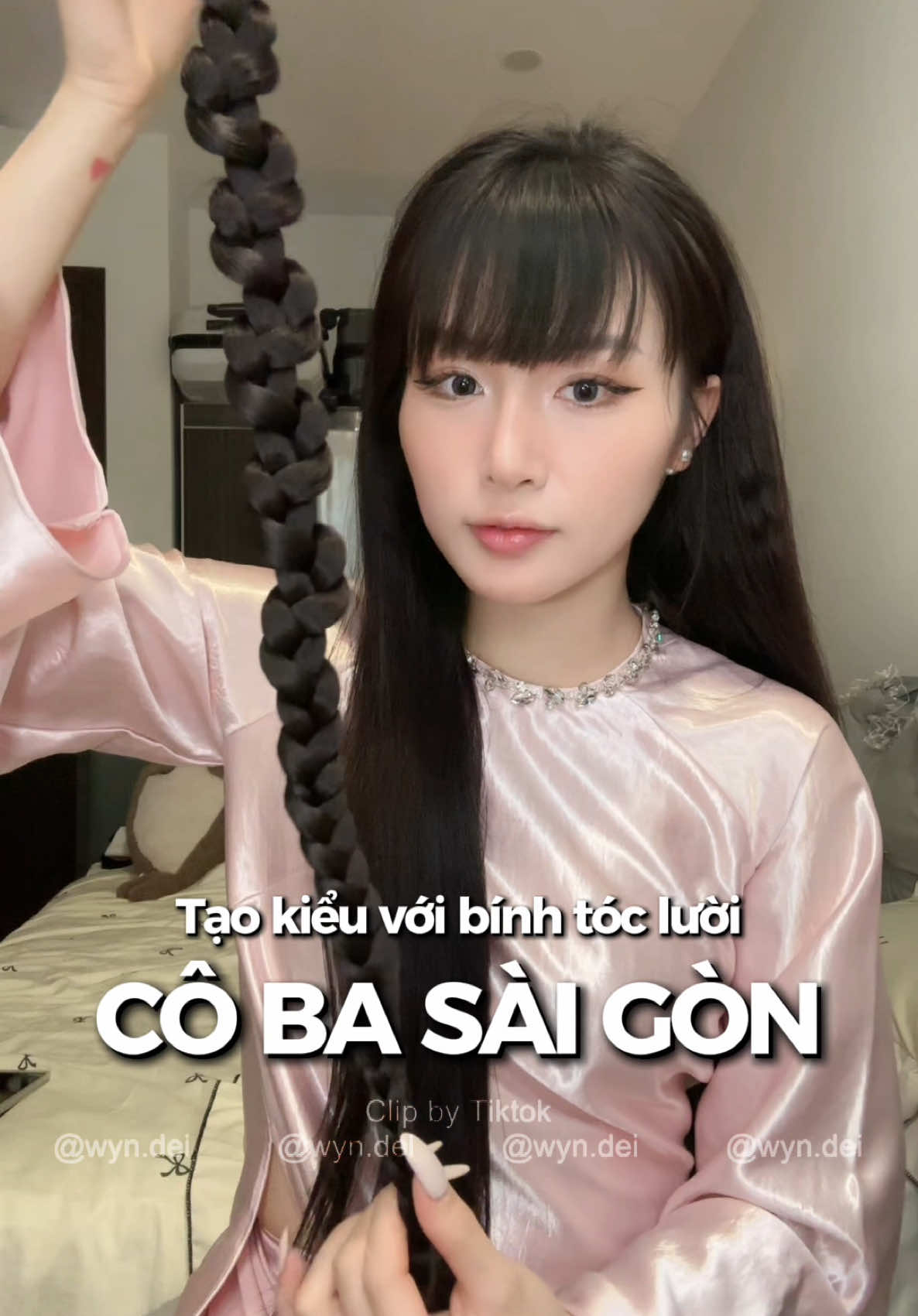 Kiểu 3 mình có thể búi tròn nhanh 2bên sau tai, rồi buộc 2bính vô nà #wyndei #fyb #binhtoc #tocaodai #aodai #moingaymotniemvui 