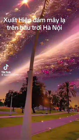 #Xuất hiện điểm báo lạ Bầu trời Hà Nội#