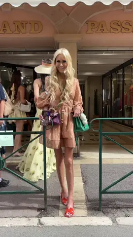 #sttropezlifestyle #oldmoney #sainttropez #oldmoneystyle #luxurylifestyle #luxurytravel #forbes  