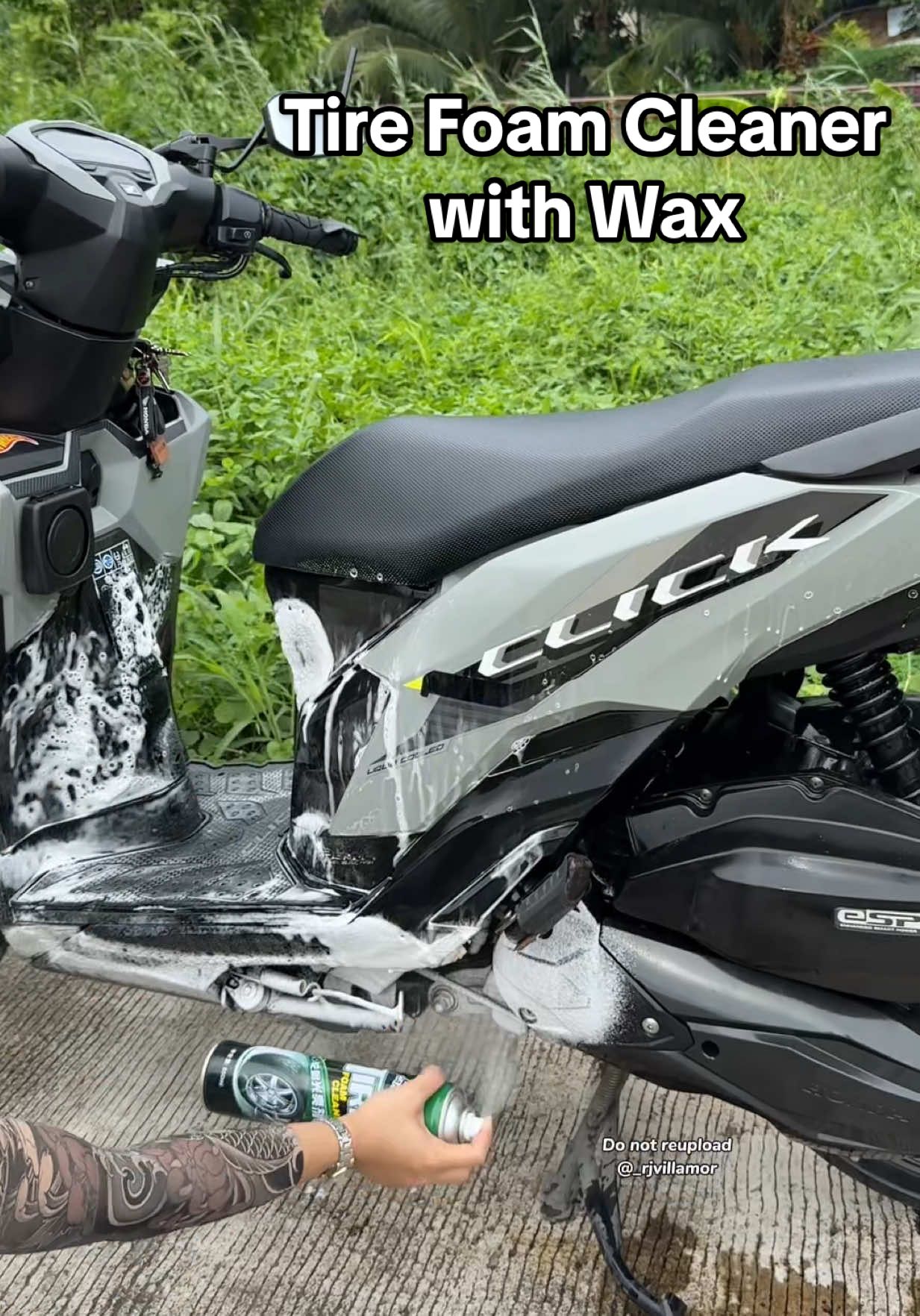 Baka dito dika na tamarin mag apply ng wax at mag linis ng motor😅. TIRE FOAM CLEANER. #tirefoamcleaner #tirefoamcleanerblack #foamcleaner #tireblack #waxformotorcycle 