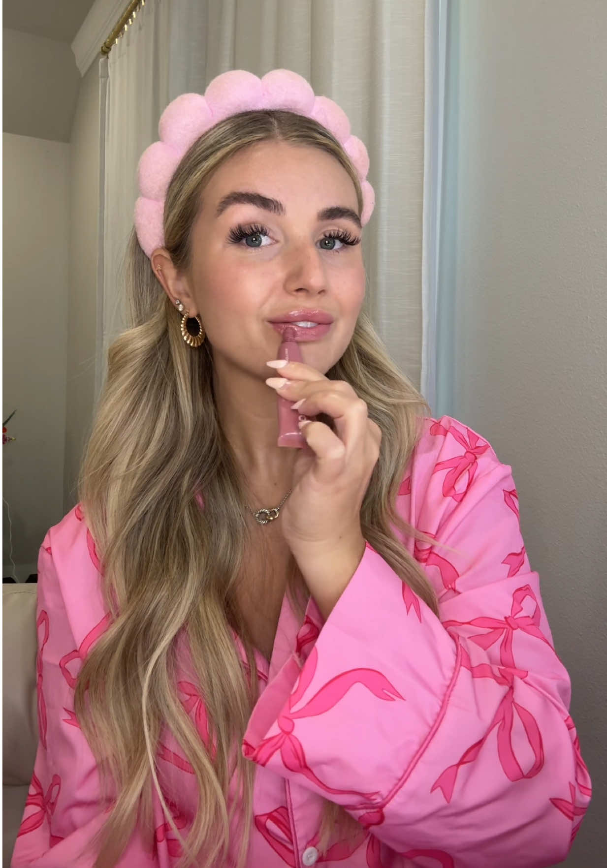 Glowing skin and no redness? Yes, please! 💚✨ The Cicapair Color Correcting Treatment by @Dr.Jart+ North America is THAT girl.  My go-to for calming redness, evening out my skin tone, and giving me a glow without makeup. Perfect for those no-makeup makeup days or when you want to feel confident in your own skin 🫶🏼✨ #Cicapair #DrJart #Skincare #MorningRoutine #NoMakeupMakeup #GlowingSkin #skincaremusthaves  